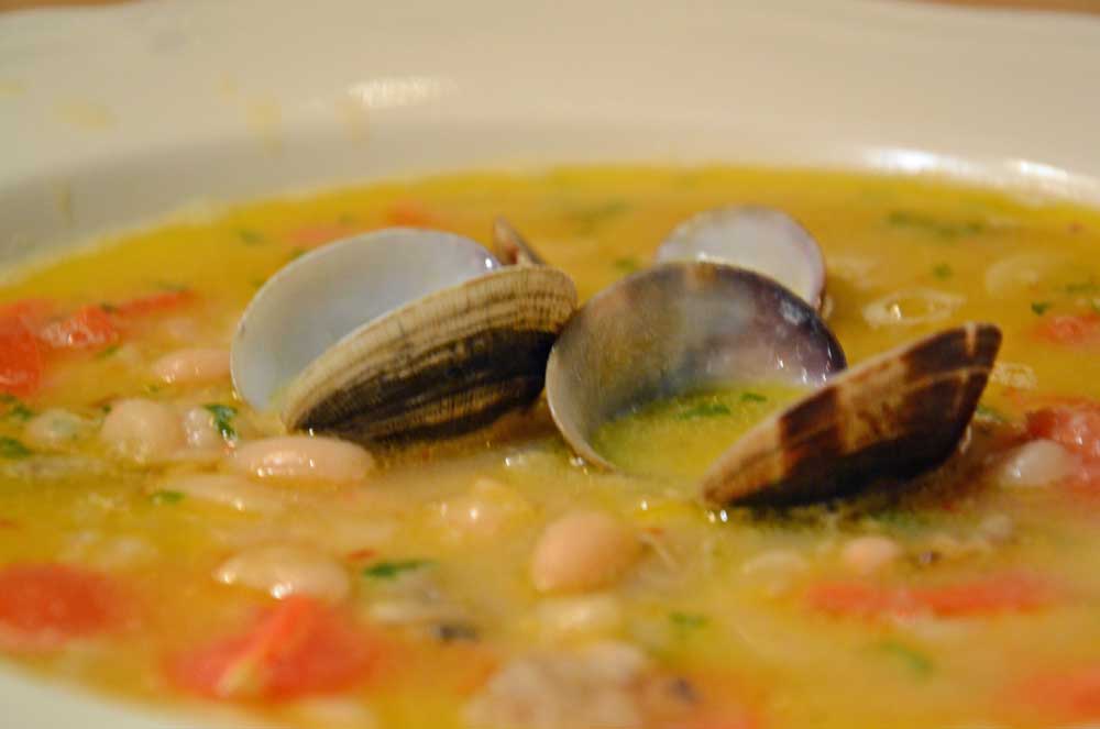 la ricetta della domenica | zuppa di cannellini e vongole