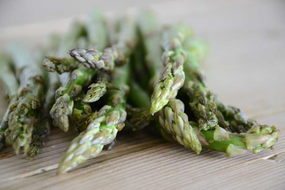 la ricetta della domenica | penne al pesto di asparagi